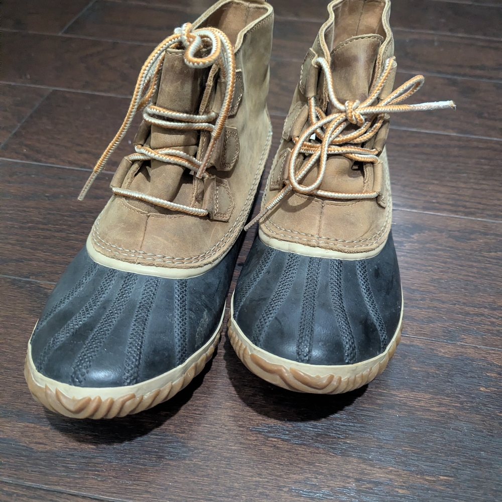 Sorel Black and Tan Rain Boots